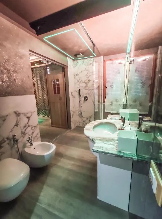 Garda Fantasy Green Jacuzzi Sauna Piscina Desenzano del Garda 0*,  Italien