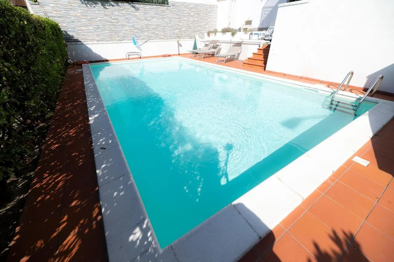 Garda Fantasy Green Jacuzzi Sauna Piscina Desenzano del Garda 0*,