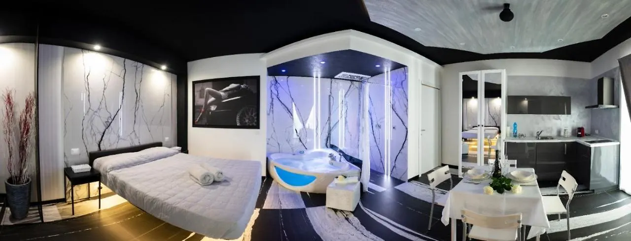 Garda Fantasy Green Jacuzzi Sauna Piscina Desenzano del Garda 0*,  Italien