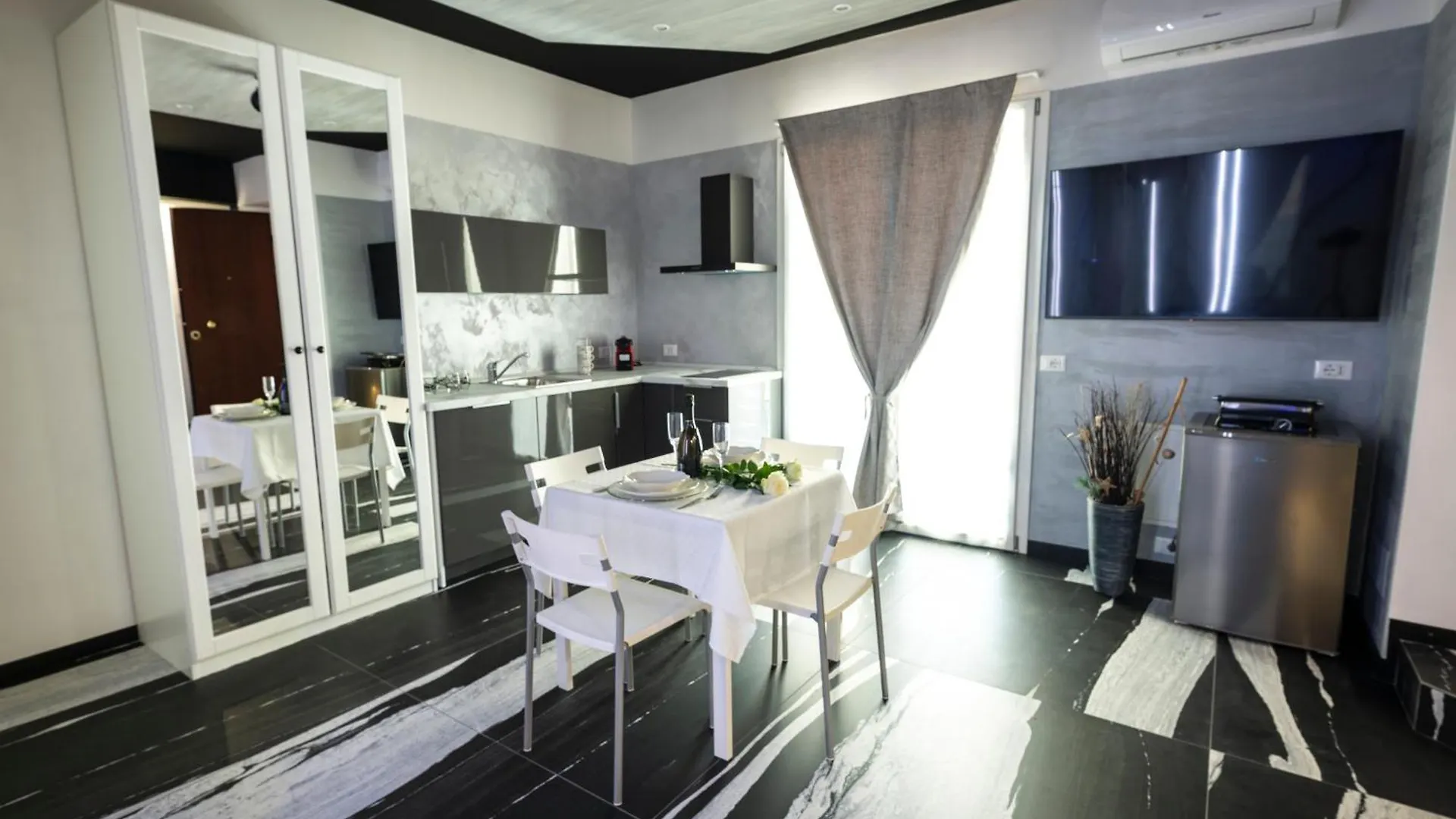 Garda Fantasy Green Jacuzzi Sauna Piscina Desenzano del Garda Apartment