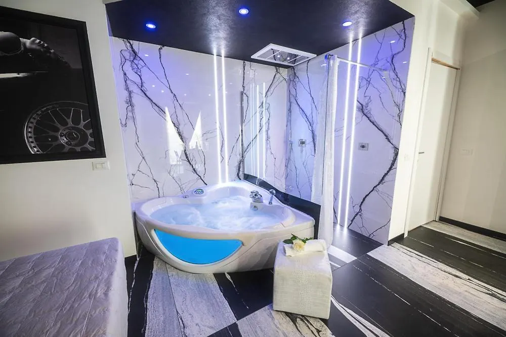 Garda Fantasy Green Jacuzzi Sauna Piscina Дезенцано-дель-Гарда Апартаменты