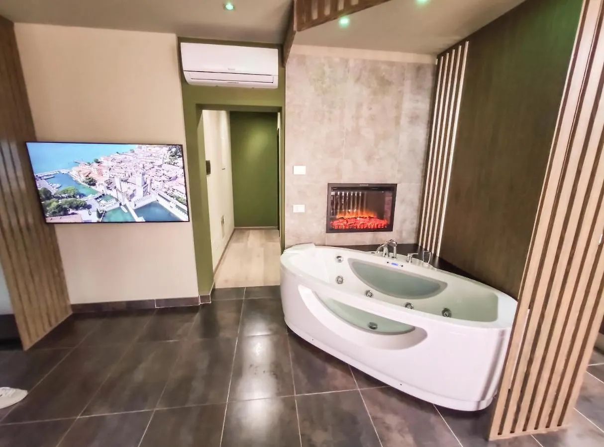 Garda Fantasy Green Jacuzzi Sauna Piscina Desenzano del Garda Italy